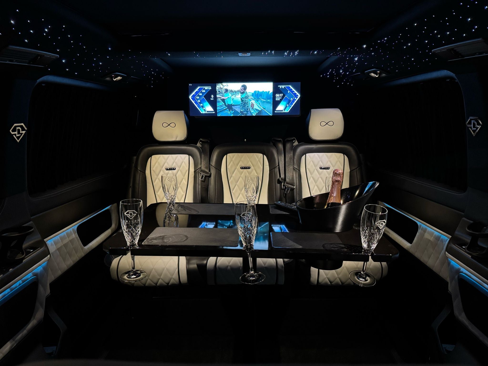 The Veil Rentals - MERCEDES V CLASS