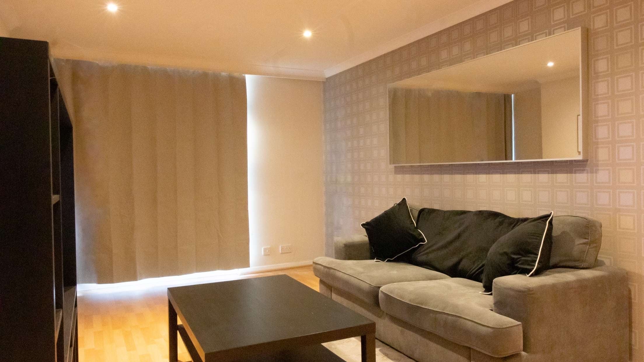 River Side 3 Bed 2 Bath Apartments- Free Parking