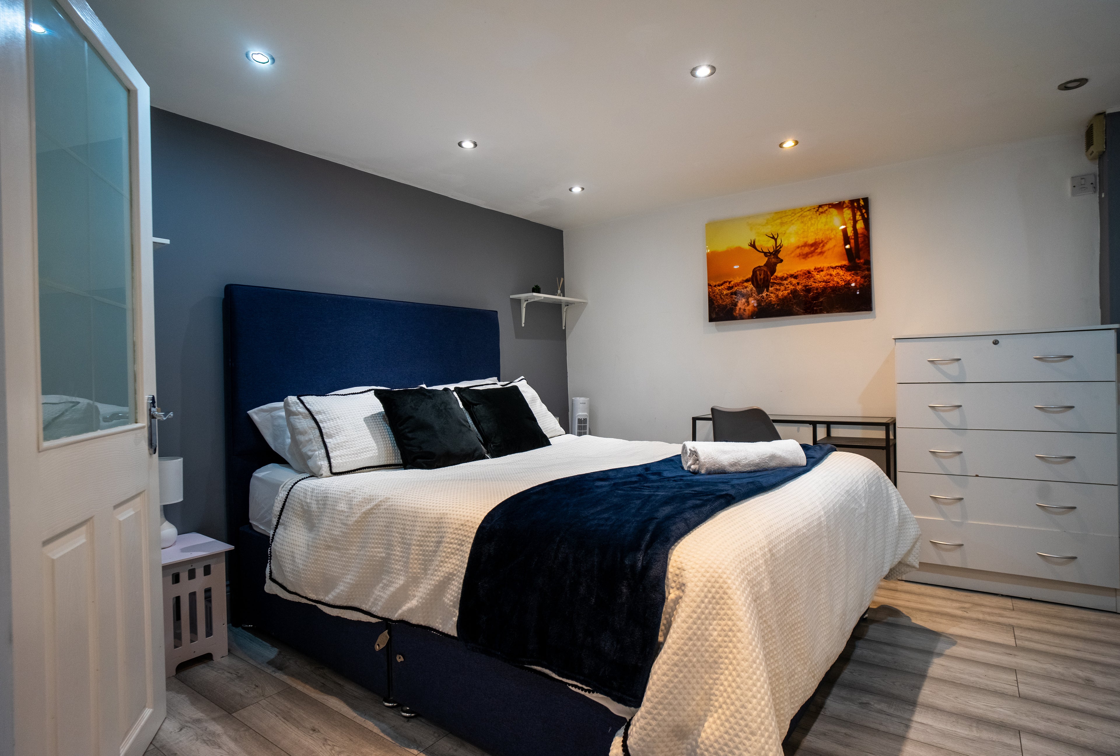 Modern 3 Bed House Near The O2 | Free Parking