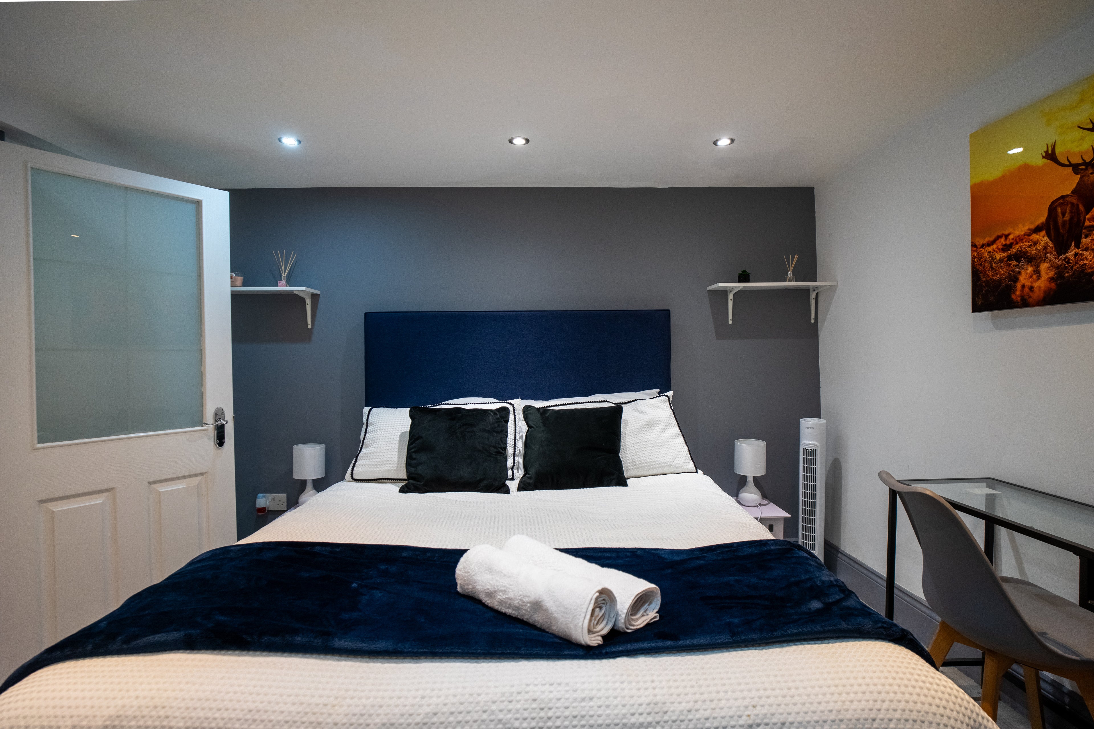 Modern 3 Bed House Near The O2 | Free Parking