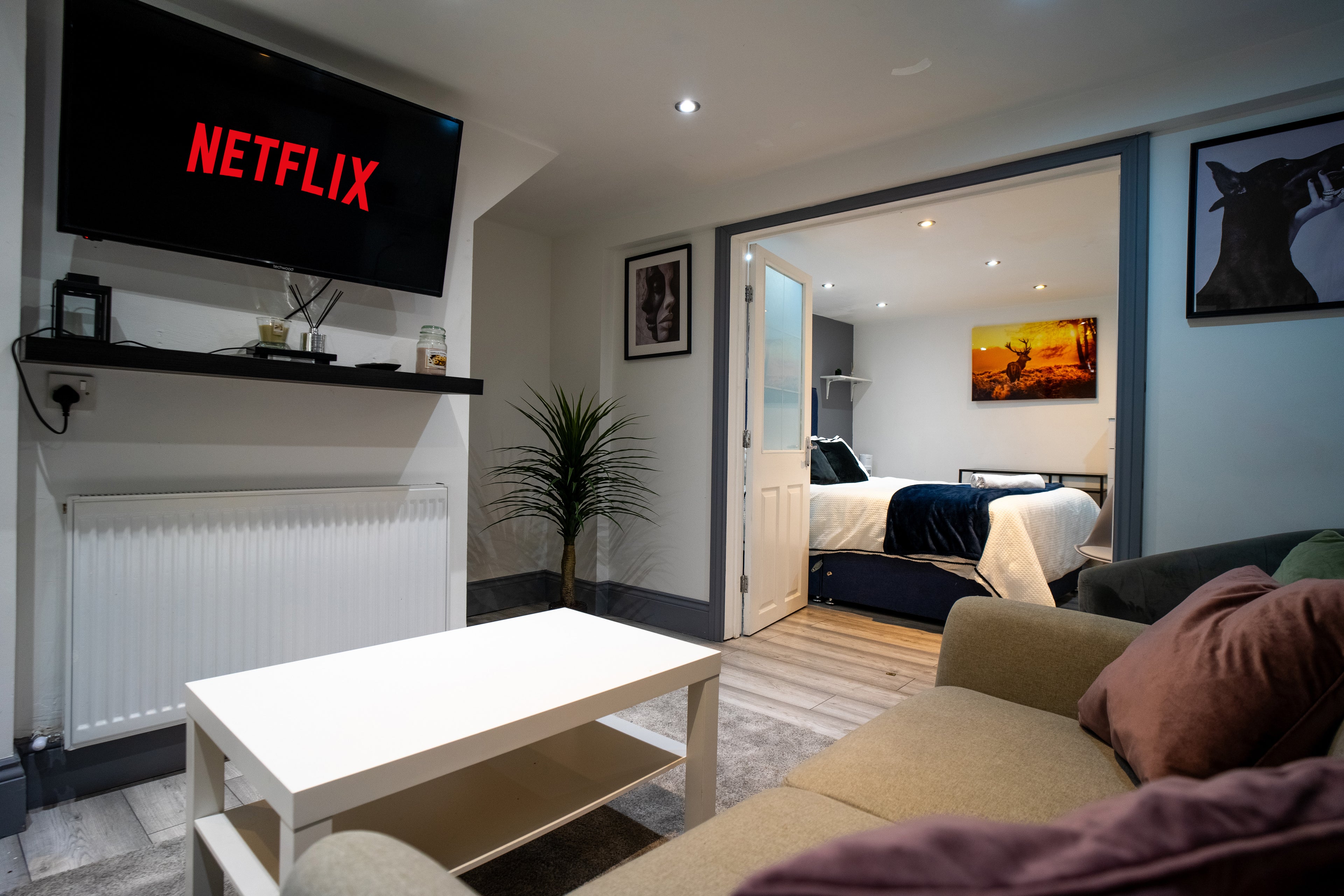 Modern 3 Bed House Near The O2 | Free Parking