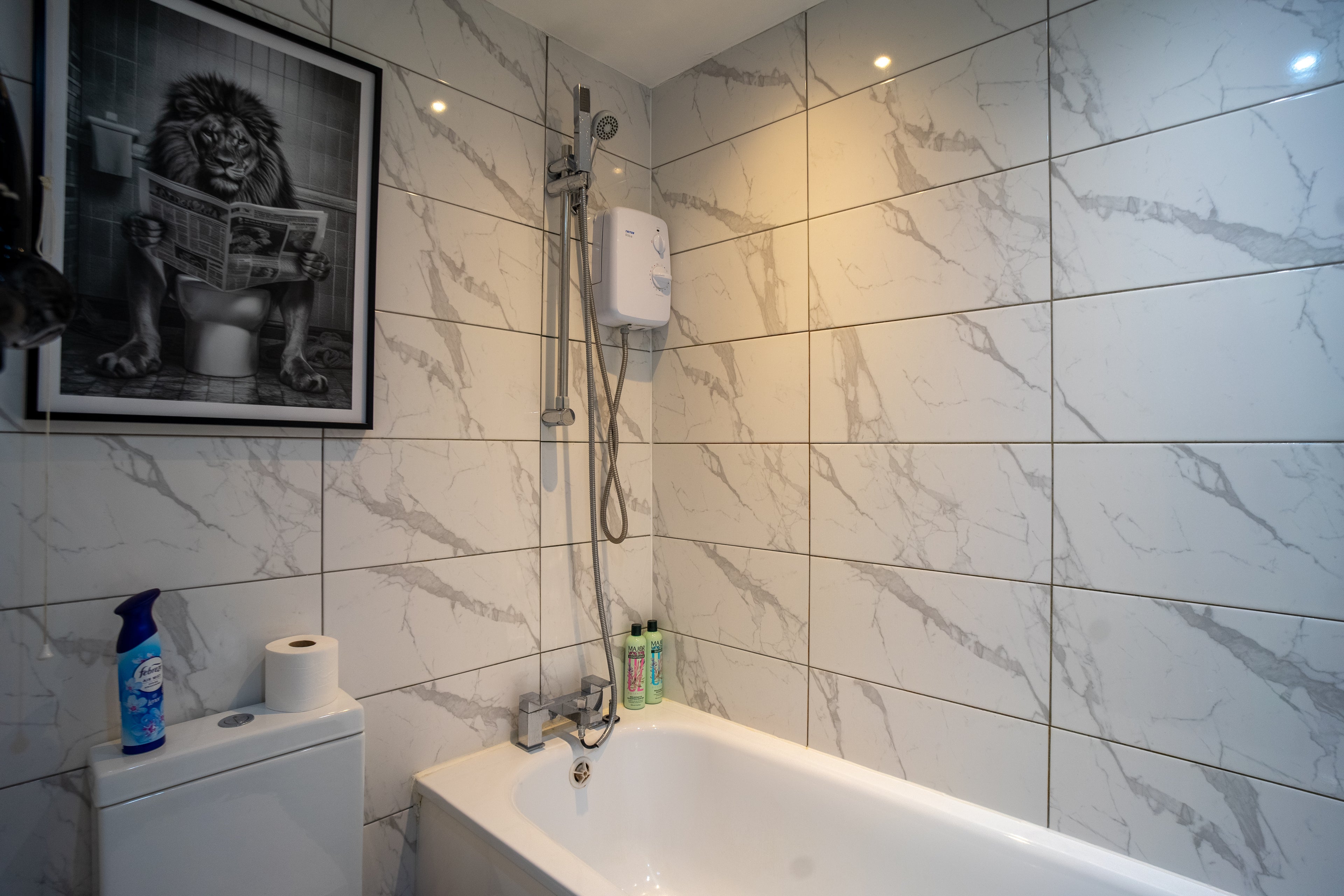 Modern 3 Bed House Near The O2 | Free Parking