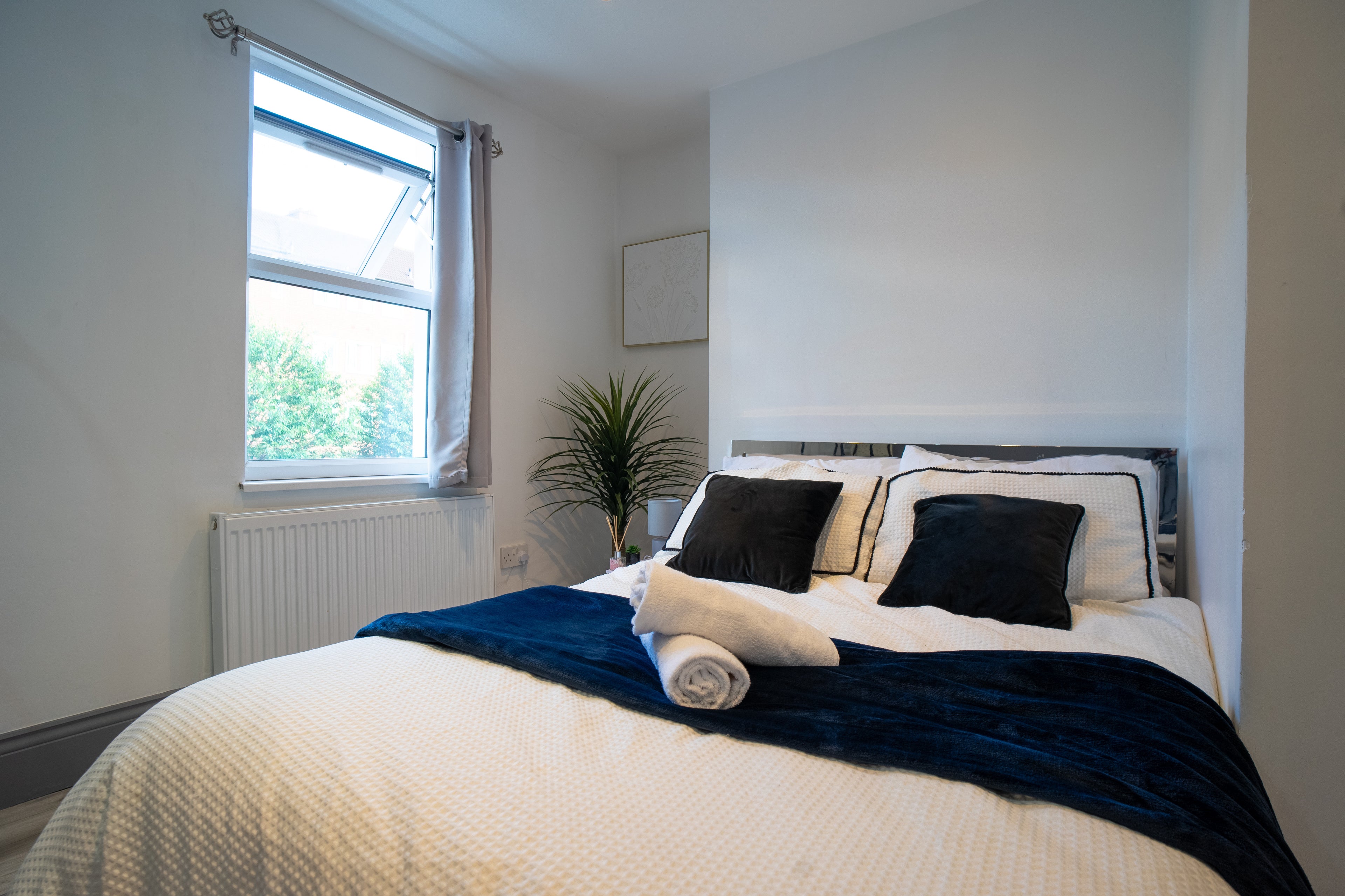 Modern 3 Bed House Near The O2 | Free Parking