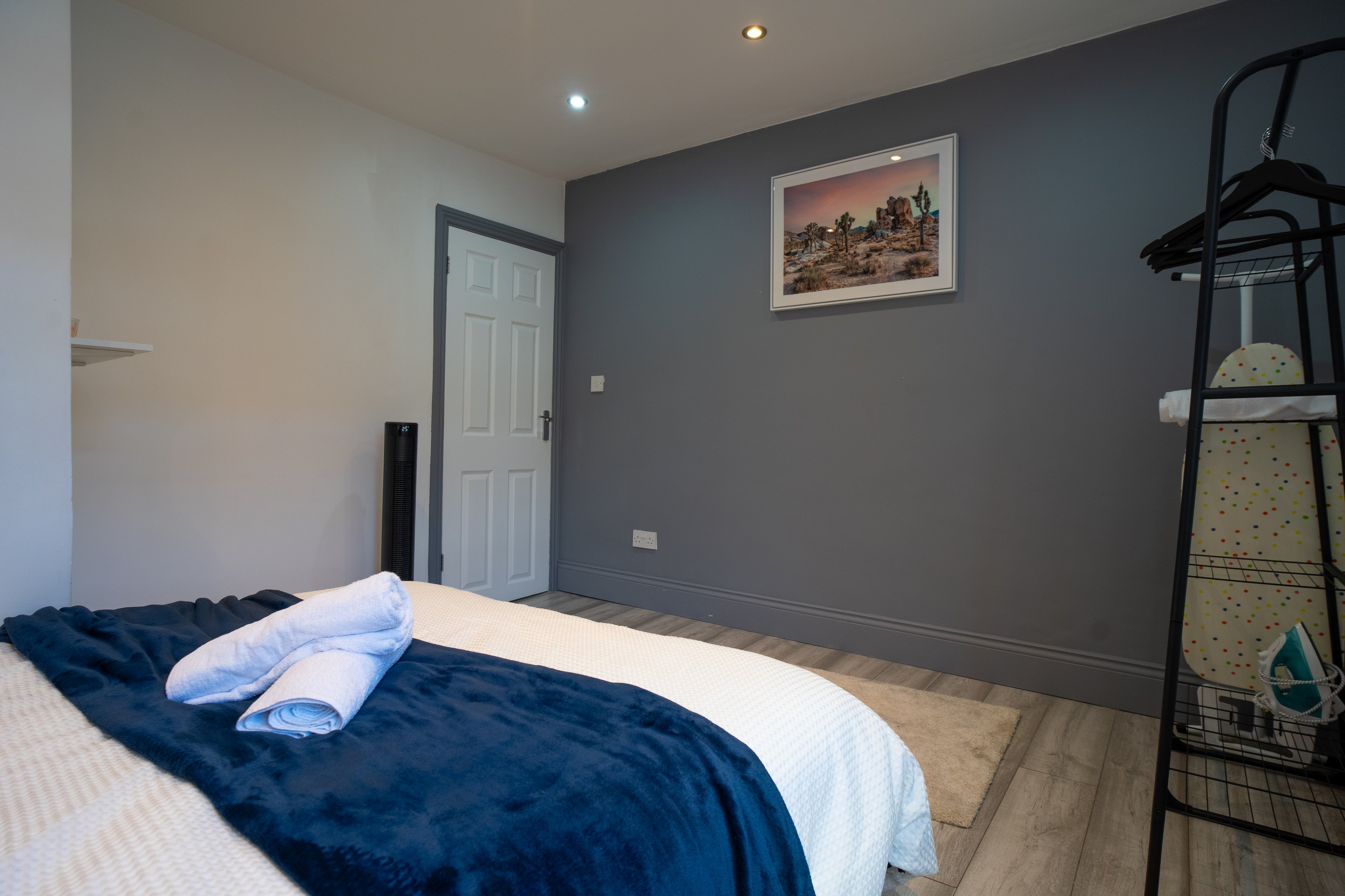 Modern 3 Bed House Near The O2 | Free Parking