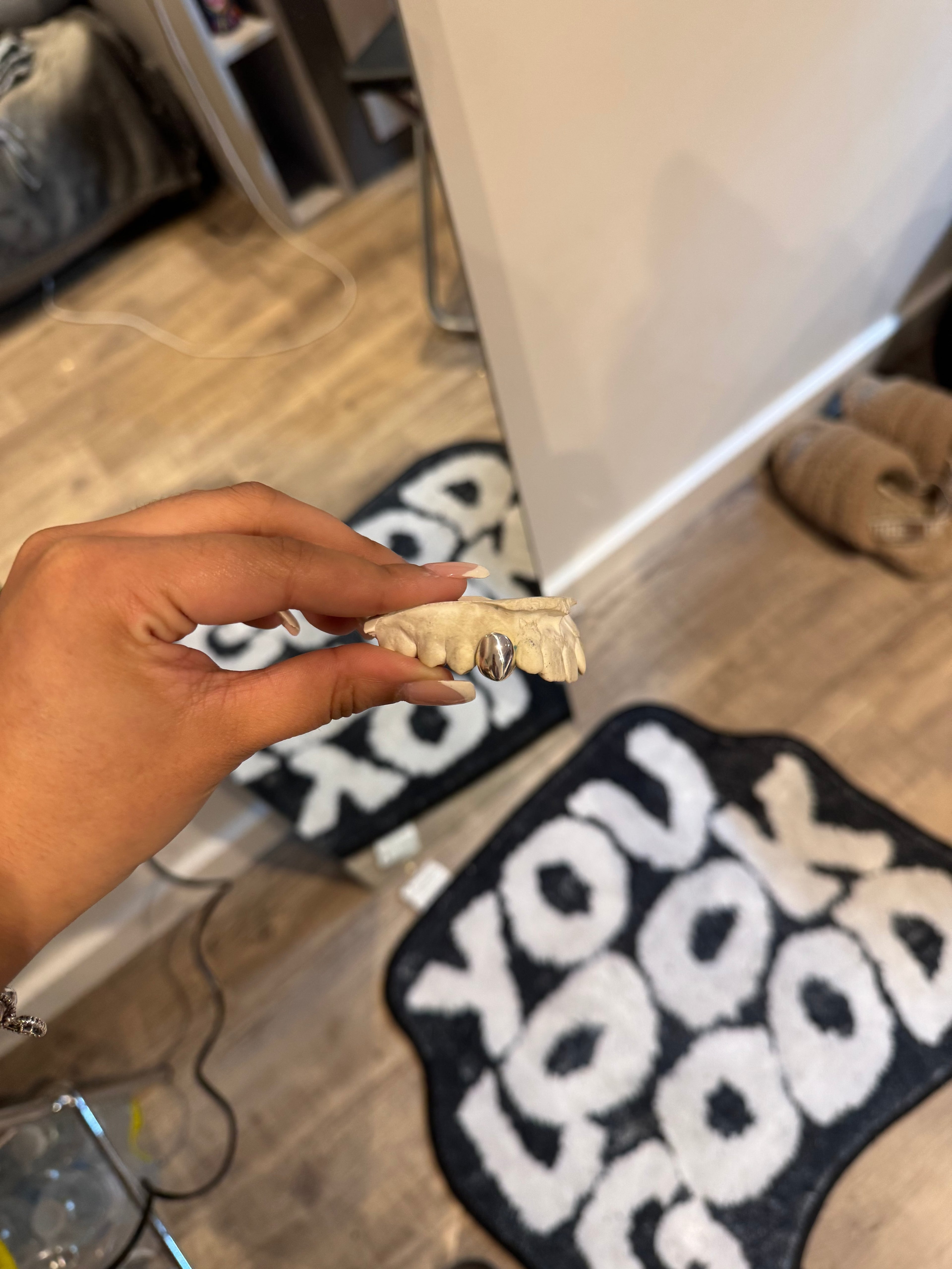 SheGrillz Silver Caps